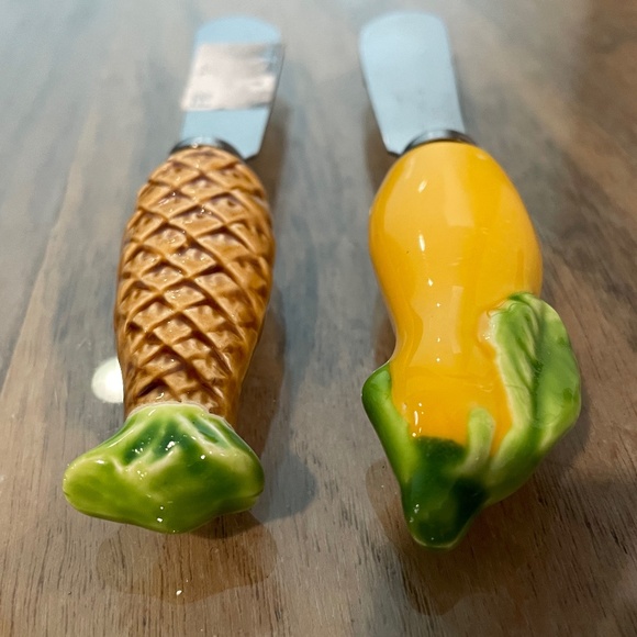 New with Tags Attached 2-Piece Set Butter Knives - Picture 4 of 7